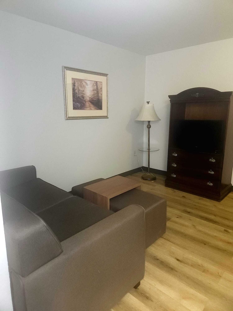 Wingate by Wyndham Youngstown/Austintown 24/48