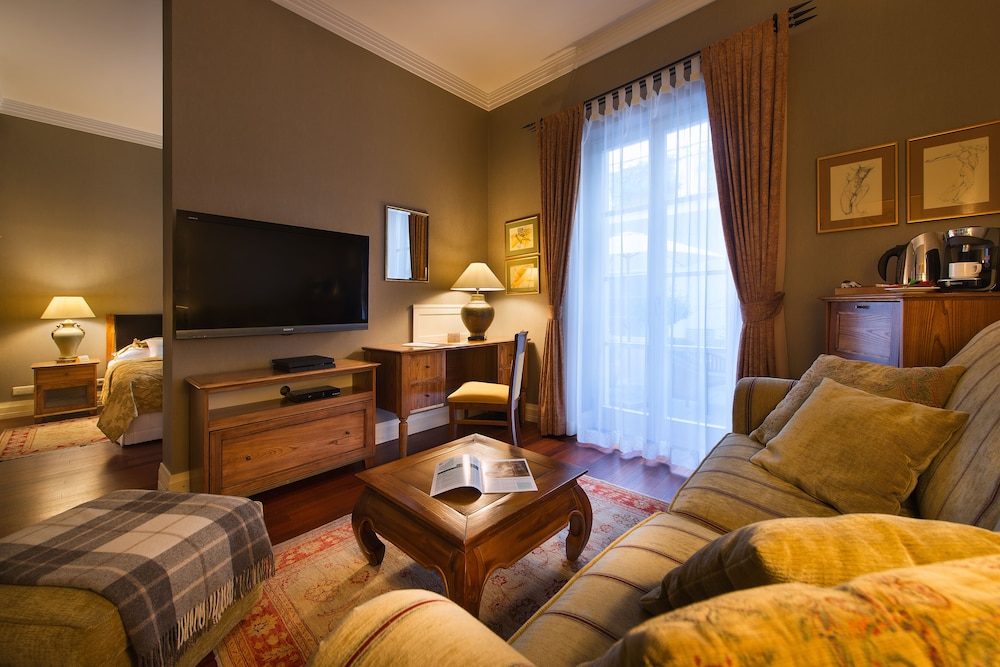 Marrol S Hotel 24/46