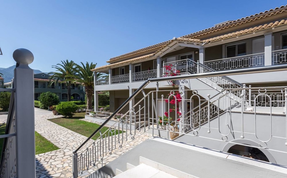 Acharavi Beach Hotel 77/84