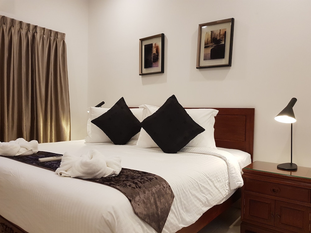Heeren Straits Hotel 22/75