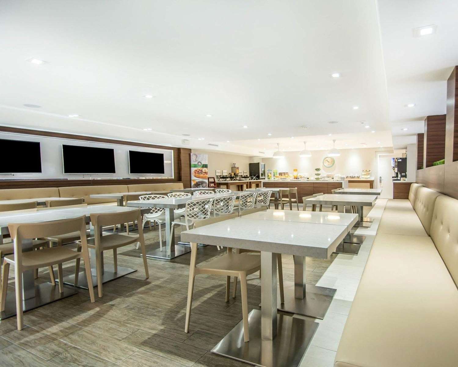 Quality Inn Suites By the Parks 22/30