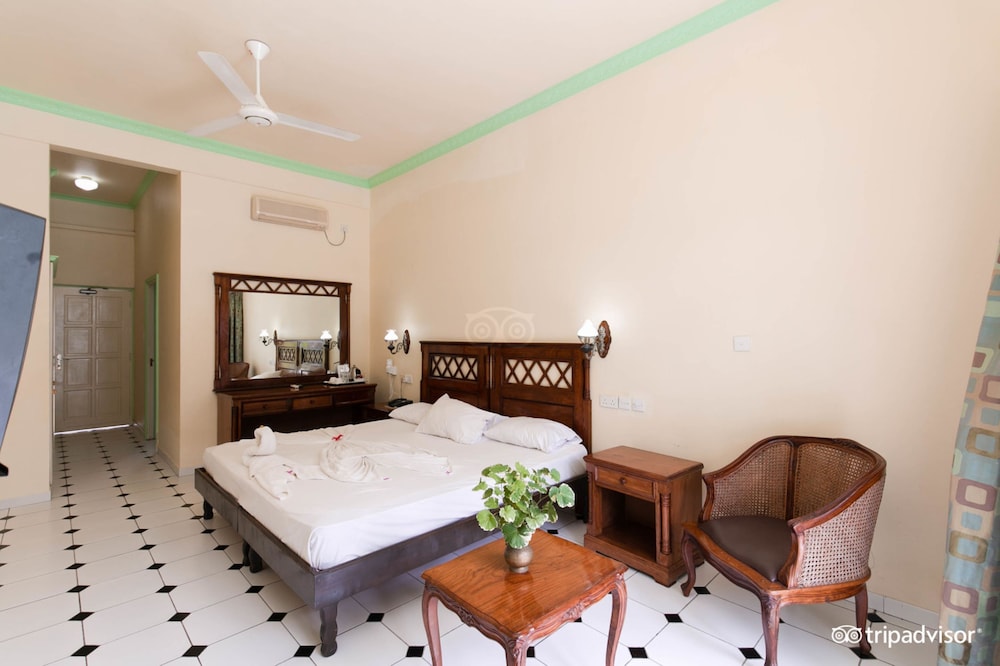 Palm Beach Hotel 15/40