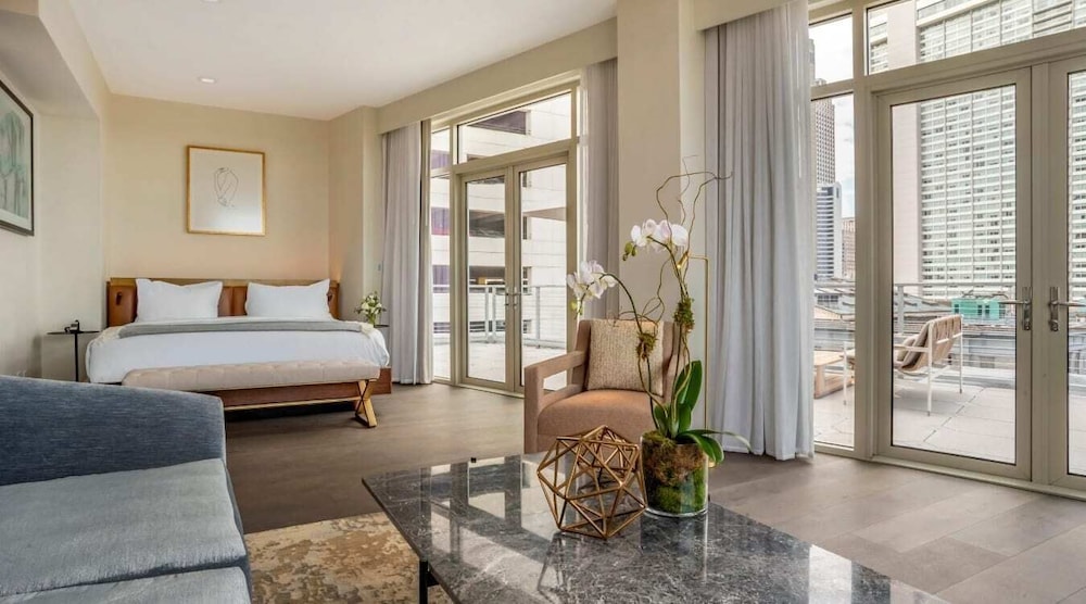FRENCH QUARTER, SUITE