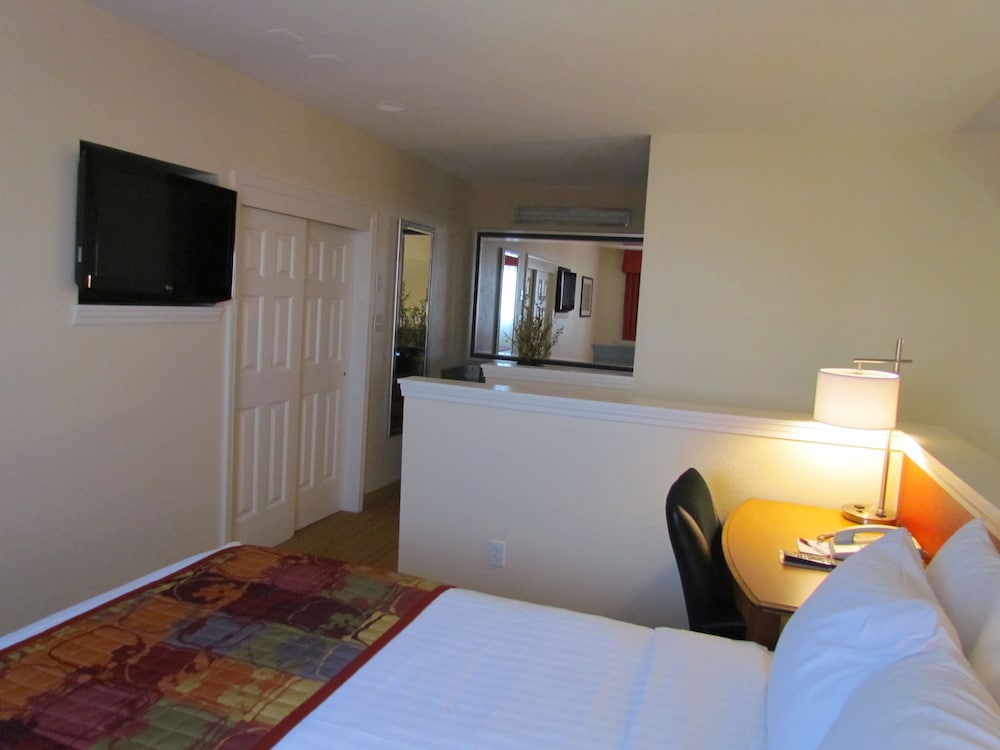 Residence Inn Louisville East 6/46