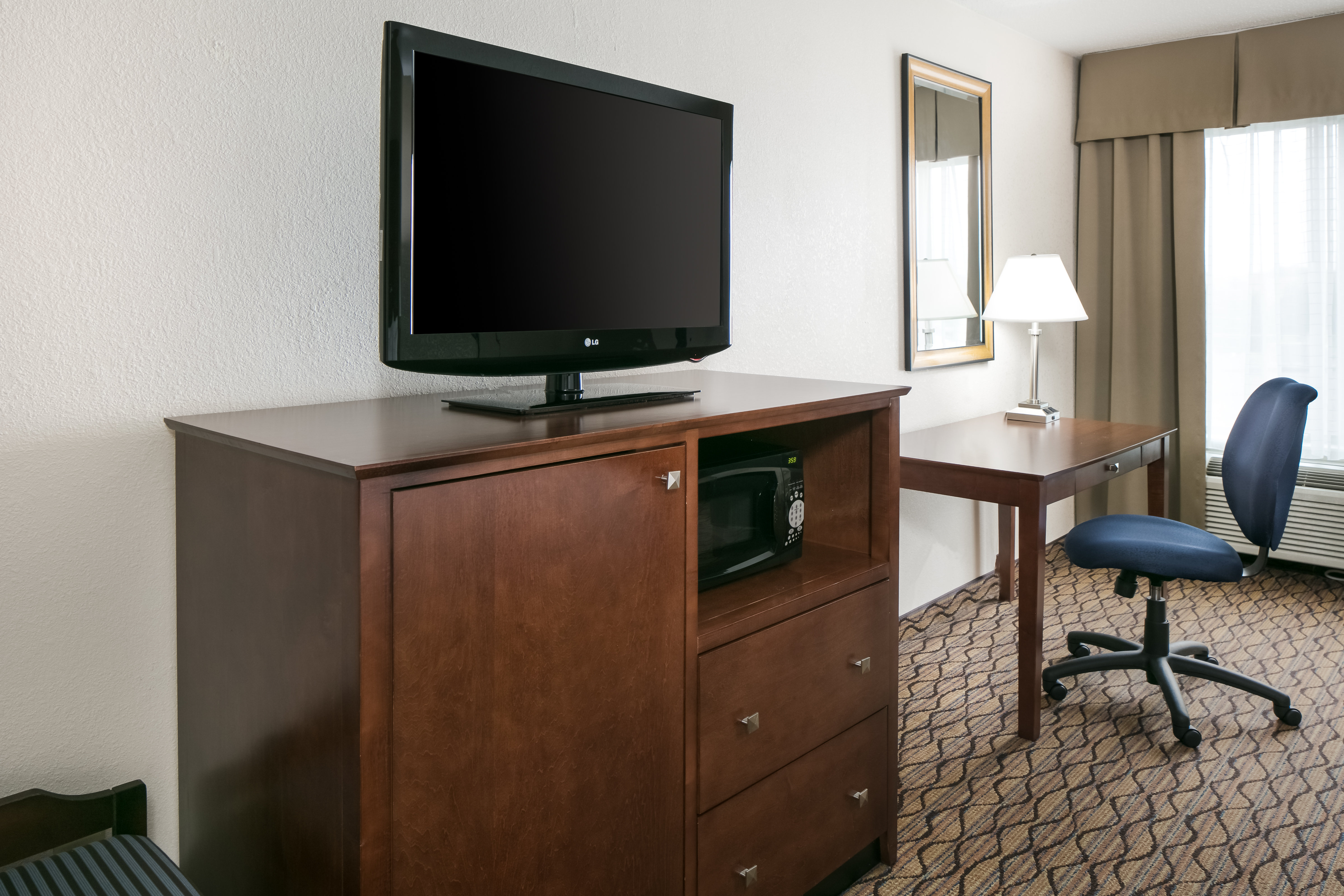 Holiday Inn Express Hotel Suites Clinton 42/50