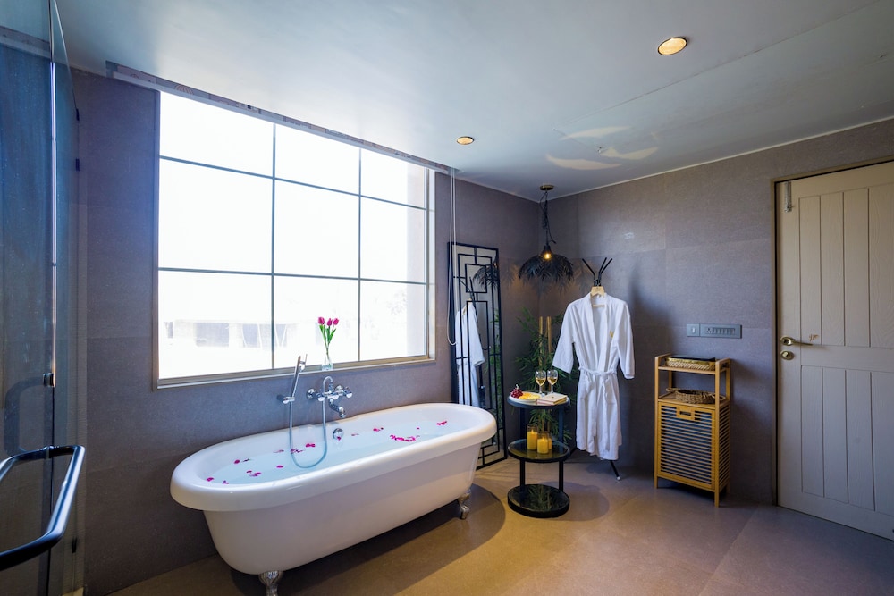 ELIVAAS Noah's Ark 3BHK Villa with Pvt Pool, Garden and Gazebo 41/64