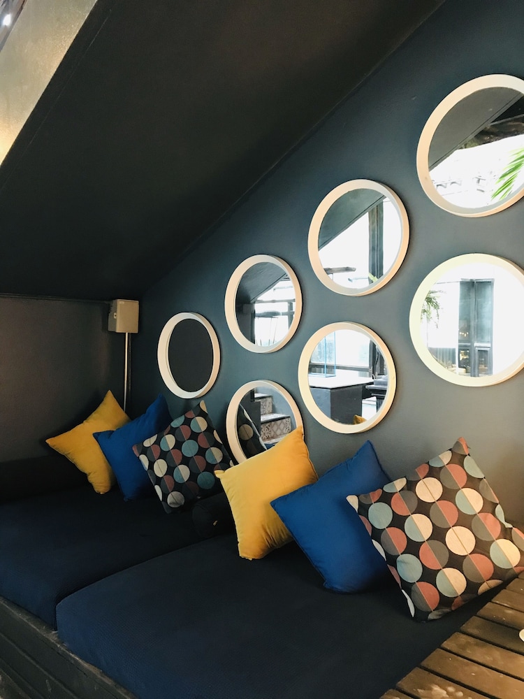Blu Cabin Ari Stylish Gay Poshtel 61/73
