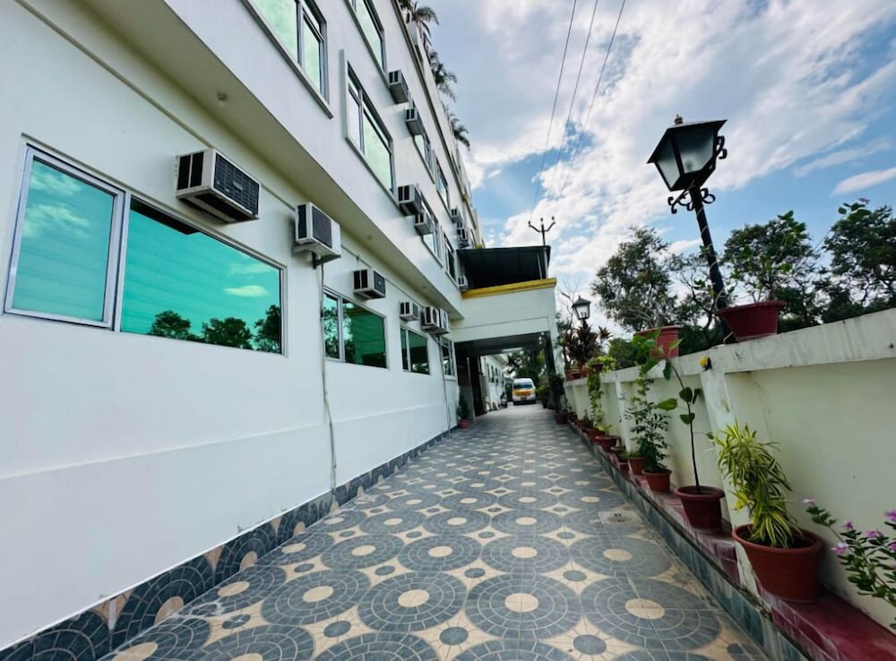 HOTEL BODHGAYA GAUTAM 11/50