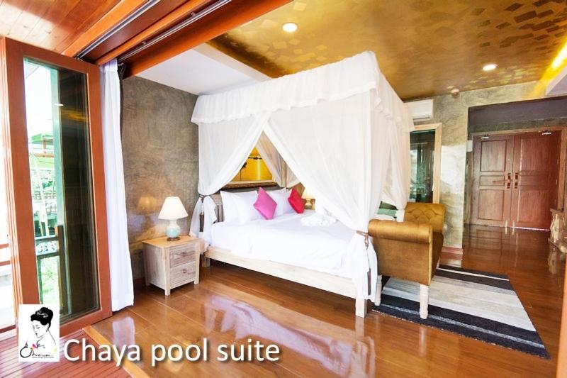 Pool, Chaya, Suite