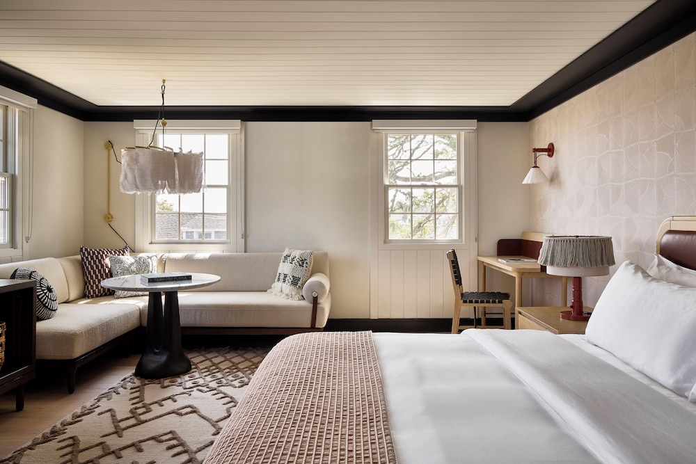 House, King Bed