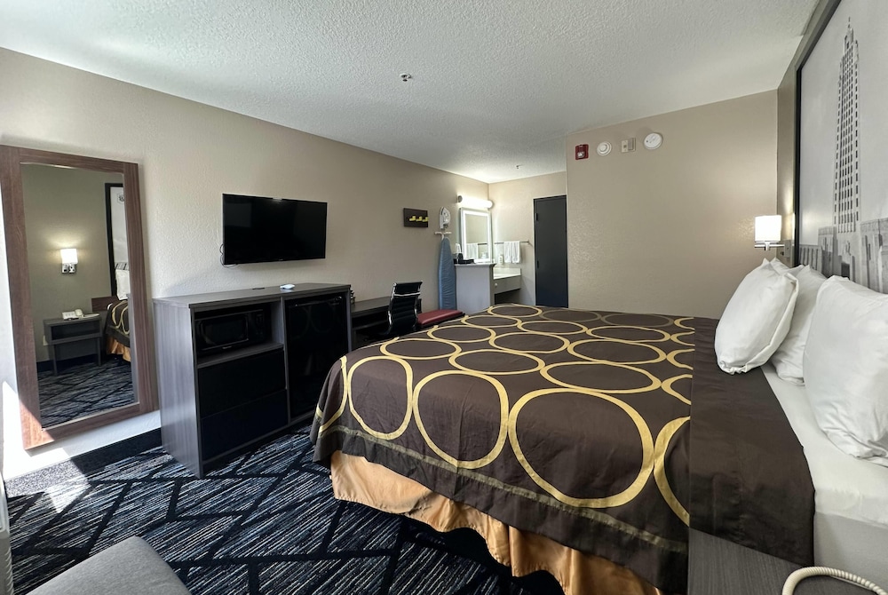 Super 8 by Wyndham Kinder/Coushatta near Casino 12/38