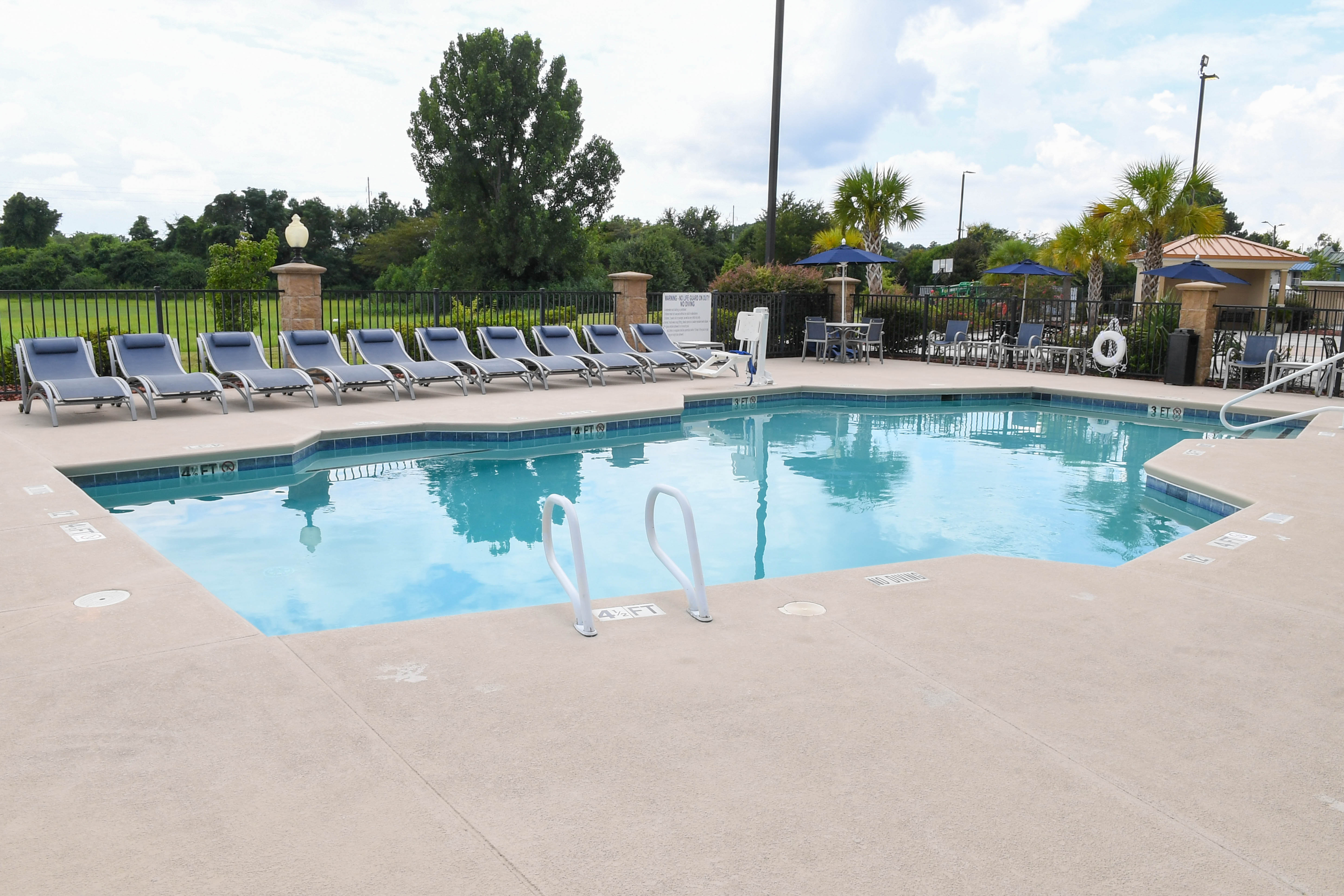Holiday Inn Valdosta Conference Center 8/76