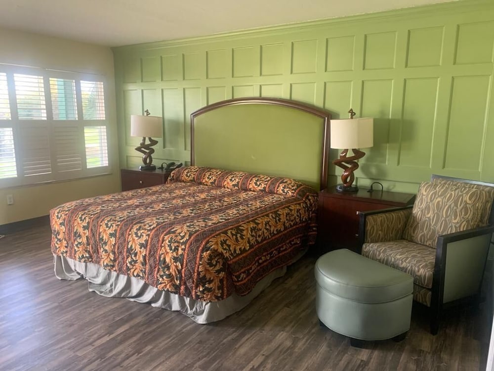 Inn On The Green 18/45