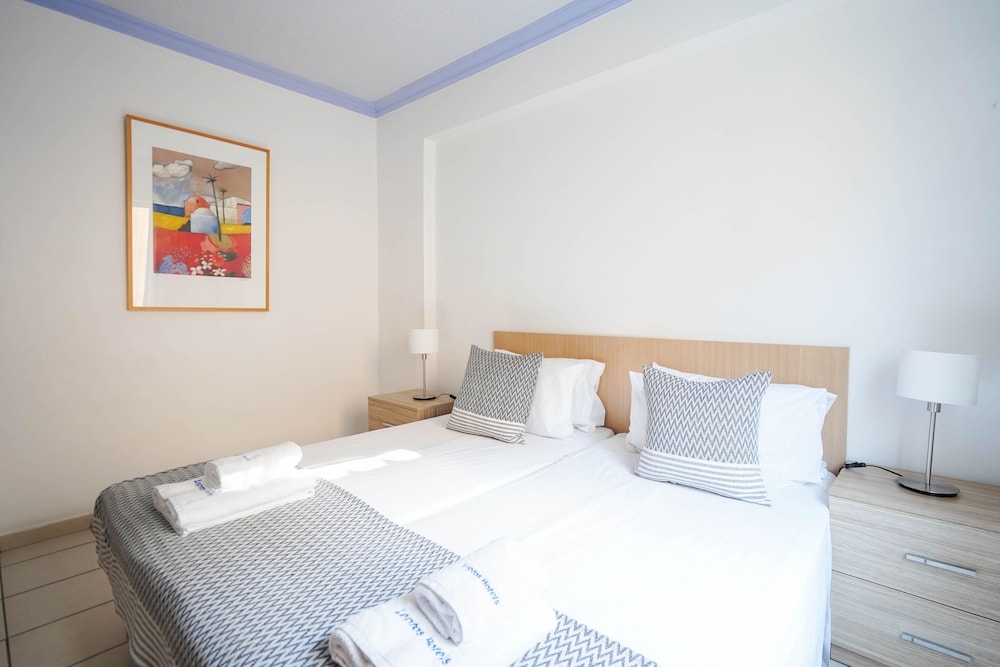 1 Bedroom, Suite, Apartment, 4 Beds