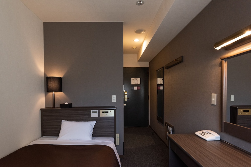 ROOM, SINGLE