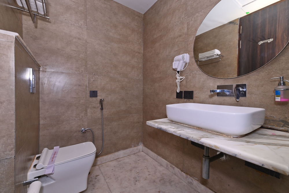 Staybook Hotel Nitya Maharani 47/50