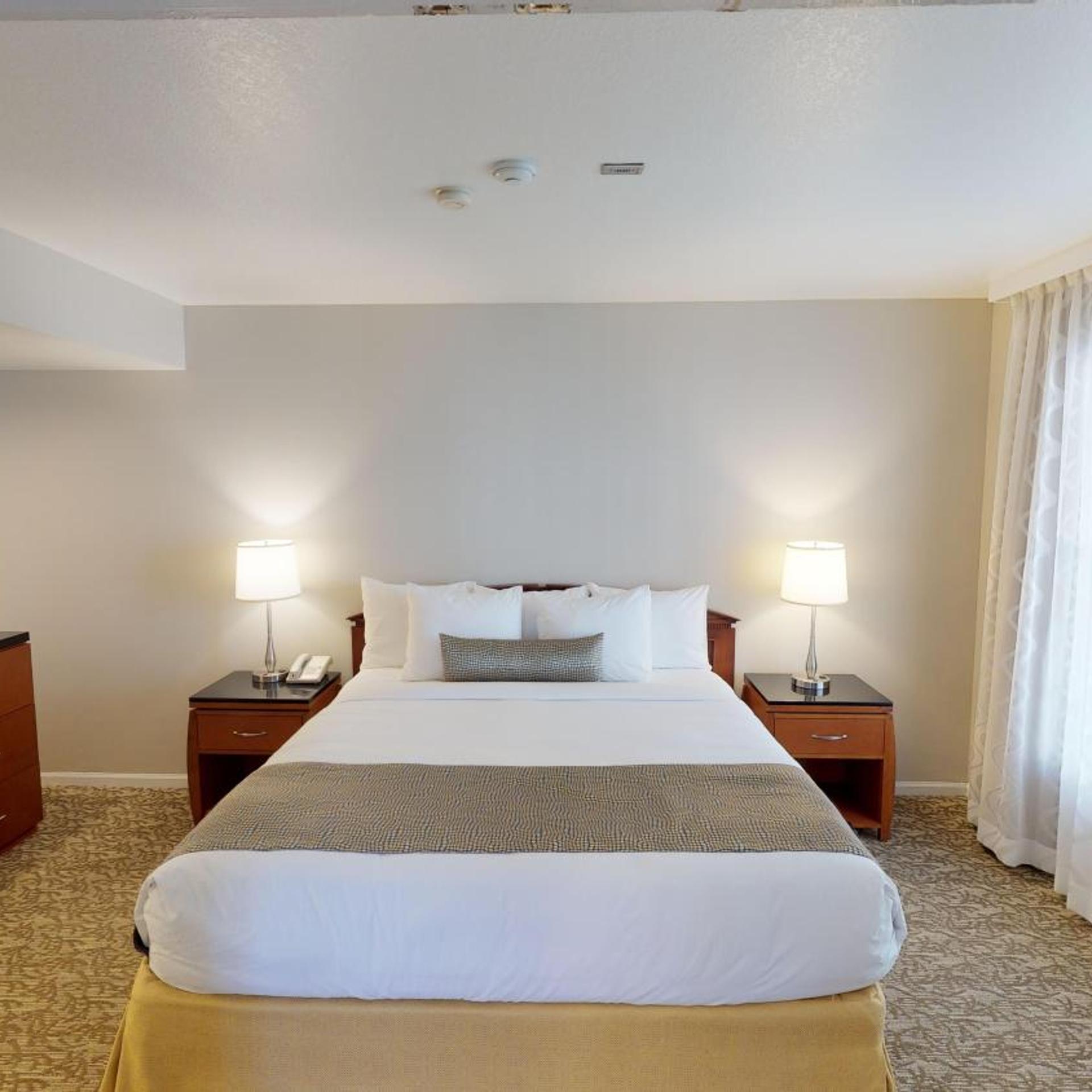 1 Bedroom, Suite, King Bed