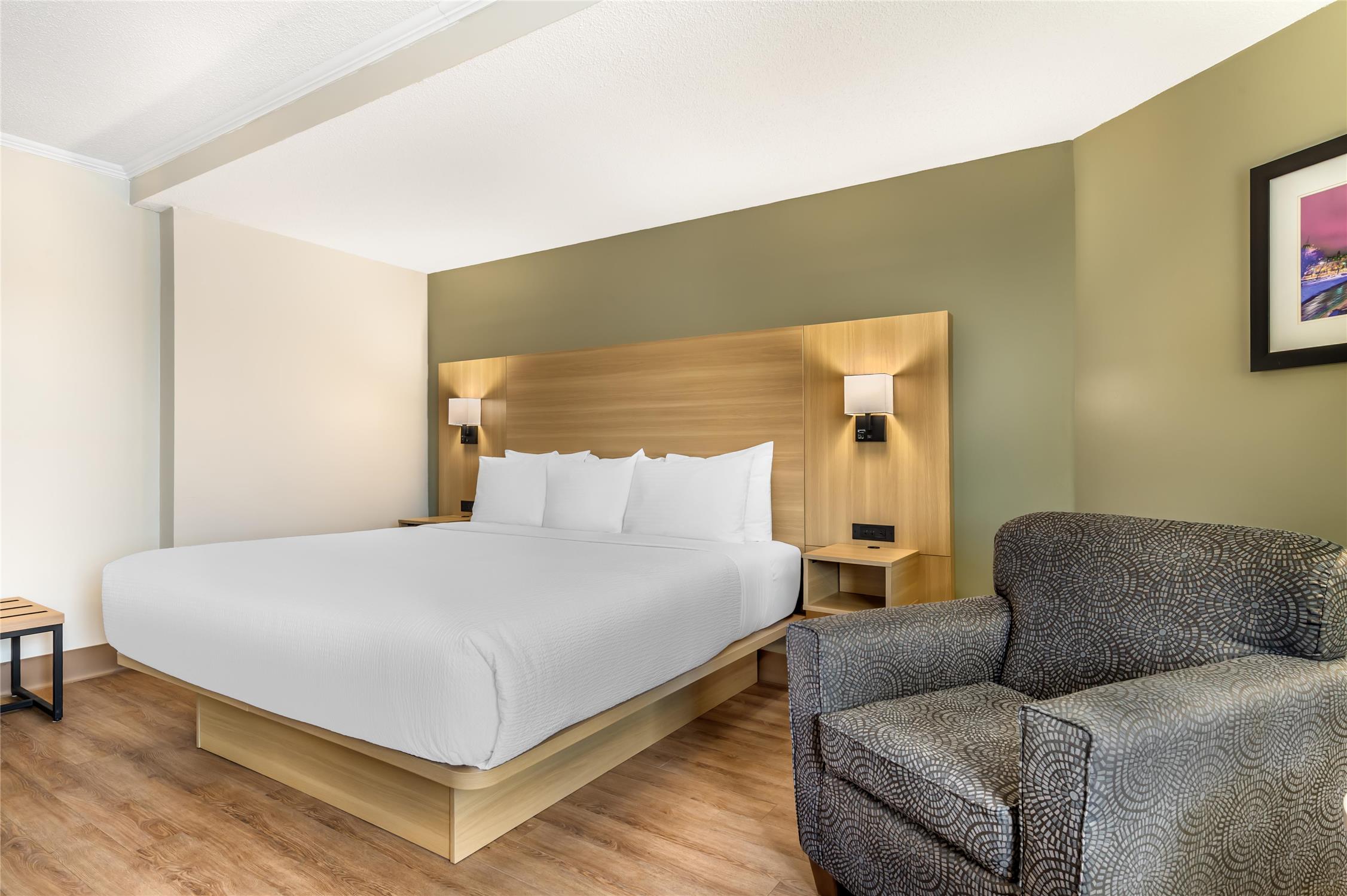 غرفة بسرير كينج بمطبخ صغير، Best Western Plus Ottawa City Centre 2/7