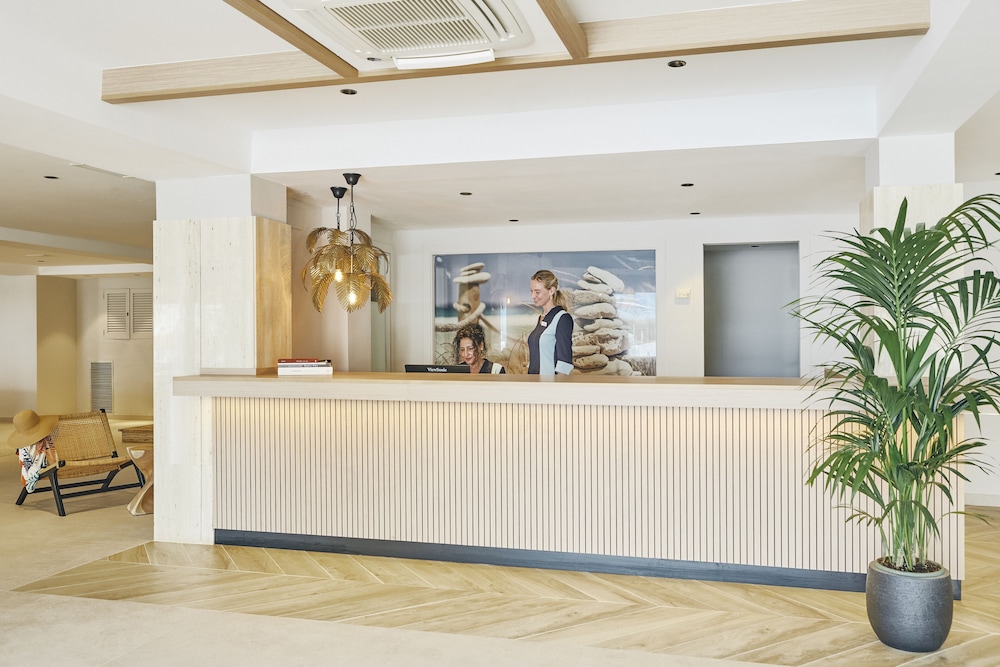 Universal Don Camilo Aparthotel 13/71