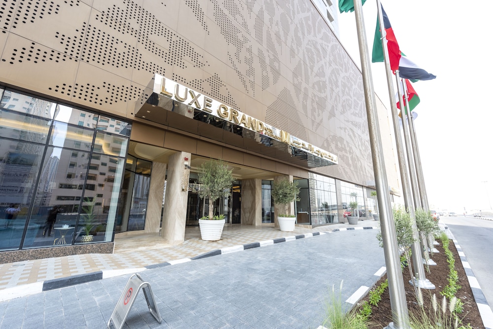 Luxe Grand Hotel Apartments 111/113