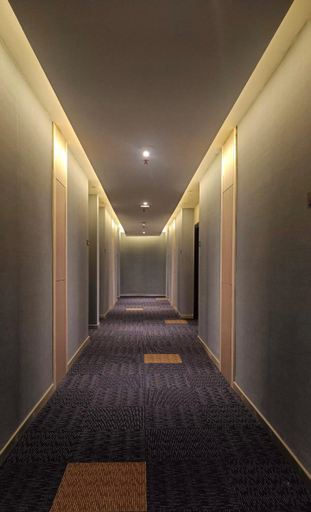 Lynn Hotel Tuban 4/11