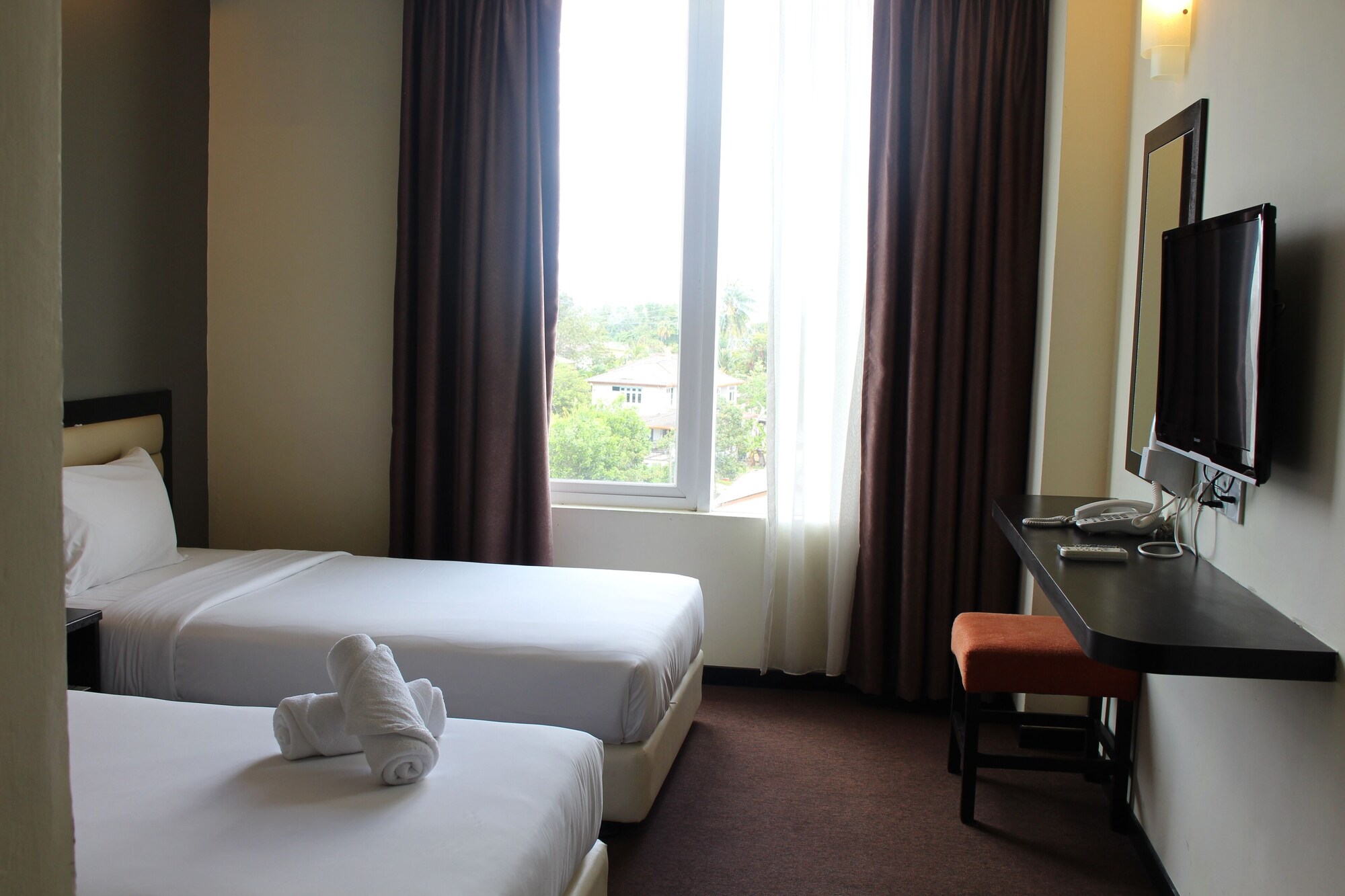 SUPERIOR, TWIN BEDS