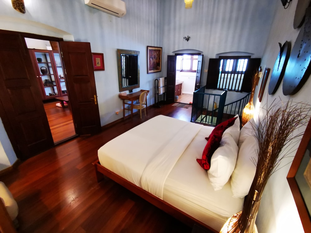 East Indies Mansion 35/67