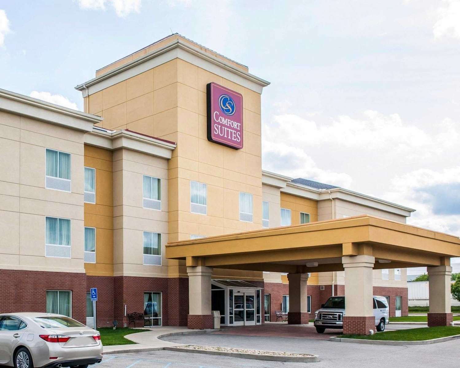 Comfort Suites near Indianapolis Airport 48/51