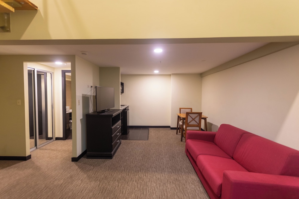 Urban Green Hotel & Suites 40/52