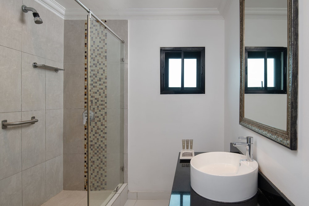 Protea Hotel By Marriott Lagos Kuramo Waters 69/71
