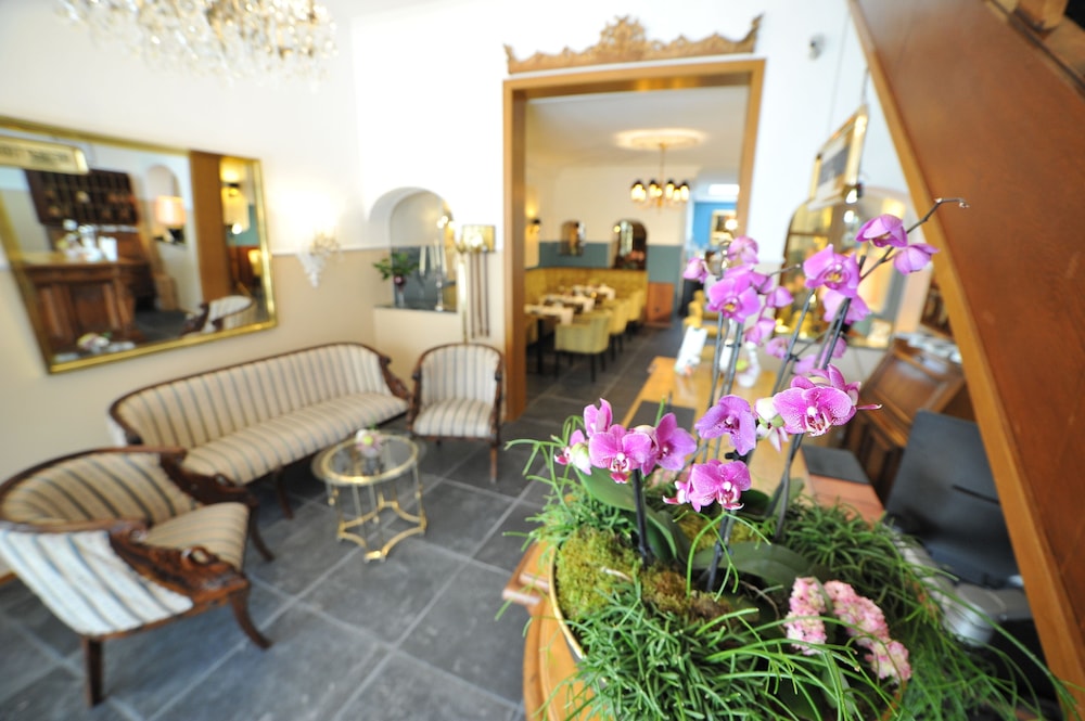 Hotel Rheinischer Hof 24/36