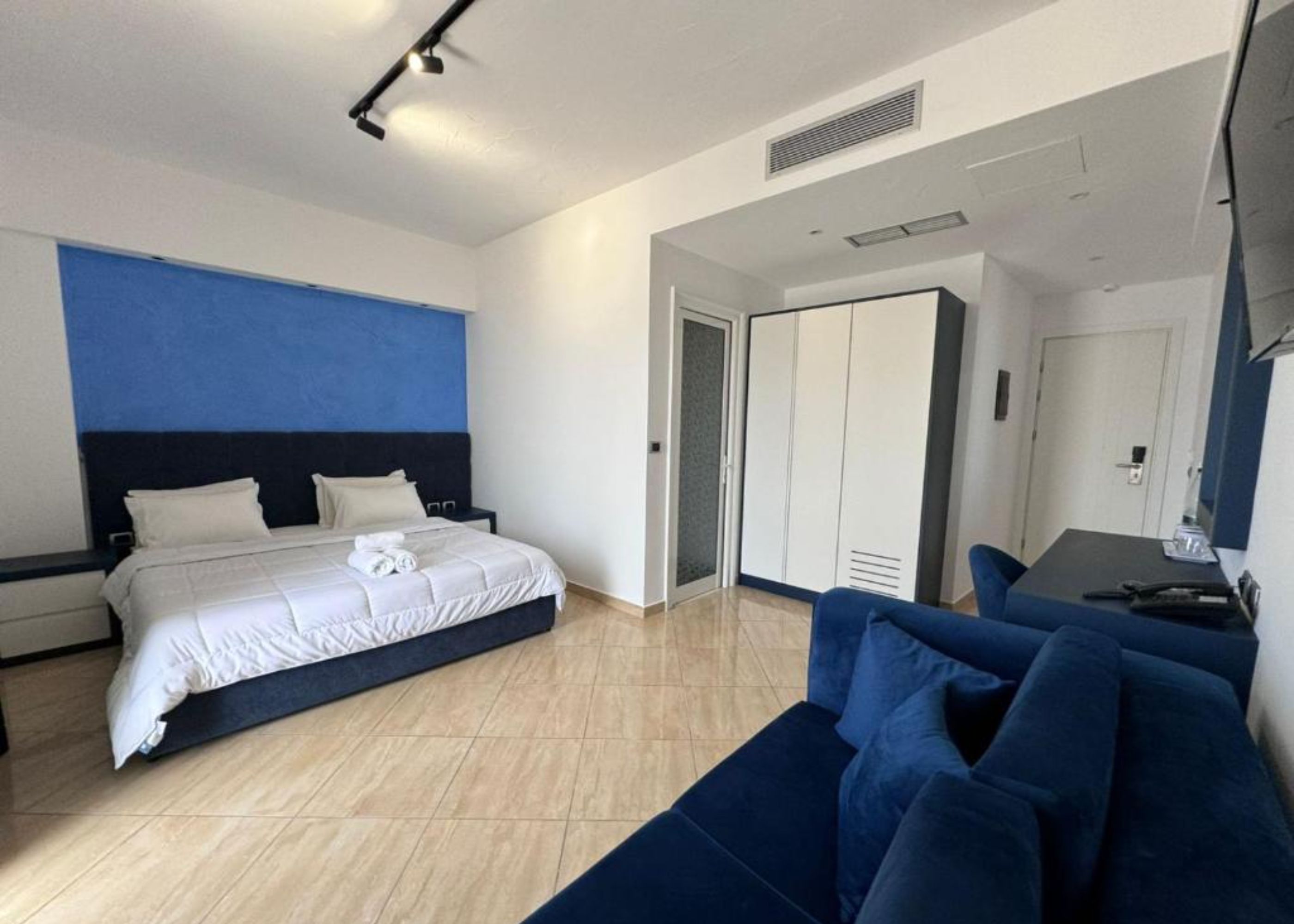 غرفة سوبيريور بسرير مزدوج بإطلالة على البحر بشرفة، Blue Sky Hotel 2/10