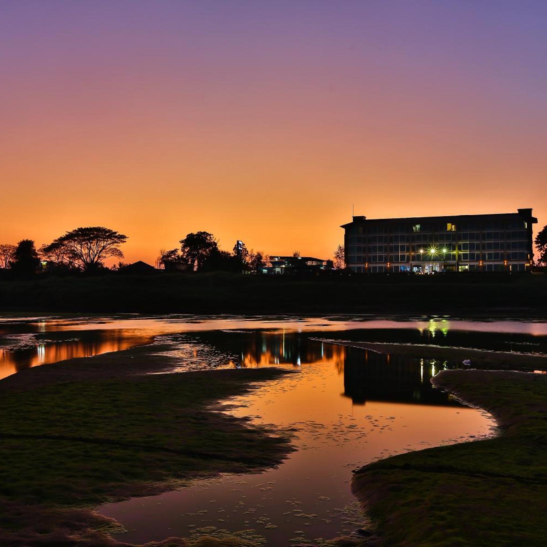 The River Hotel 44/50