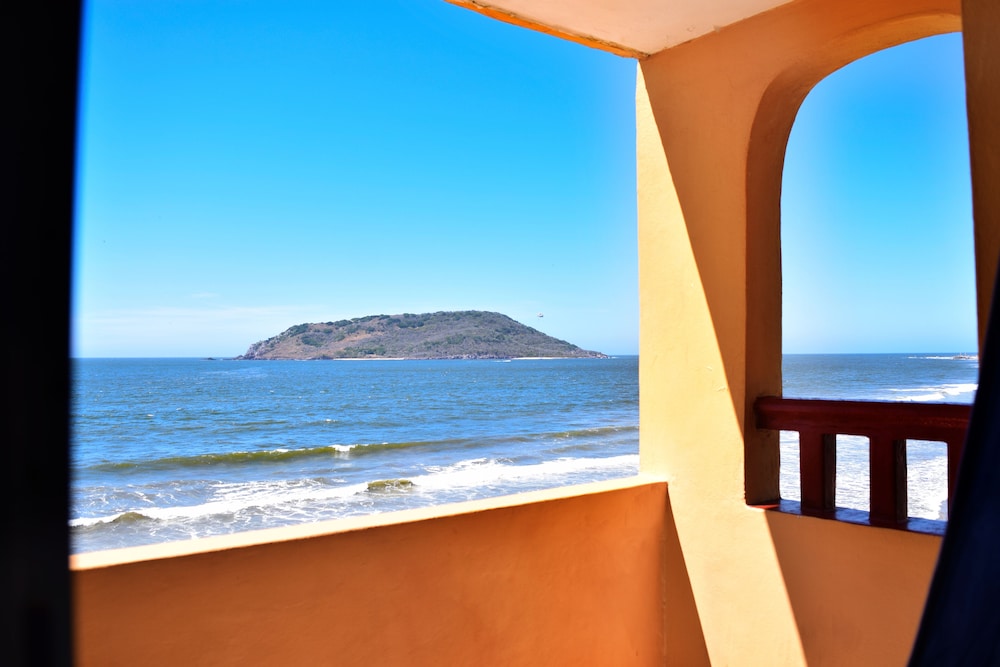 Costa De Oro Beach Hotel 33/50