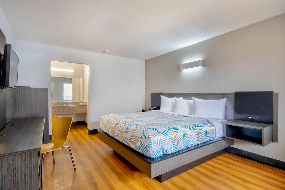 STANDARD, KING BED, ACCESSIBLE