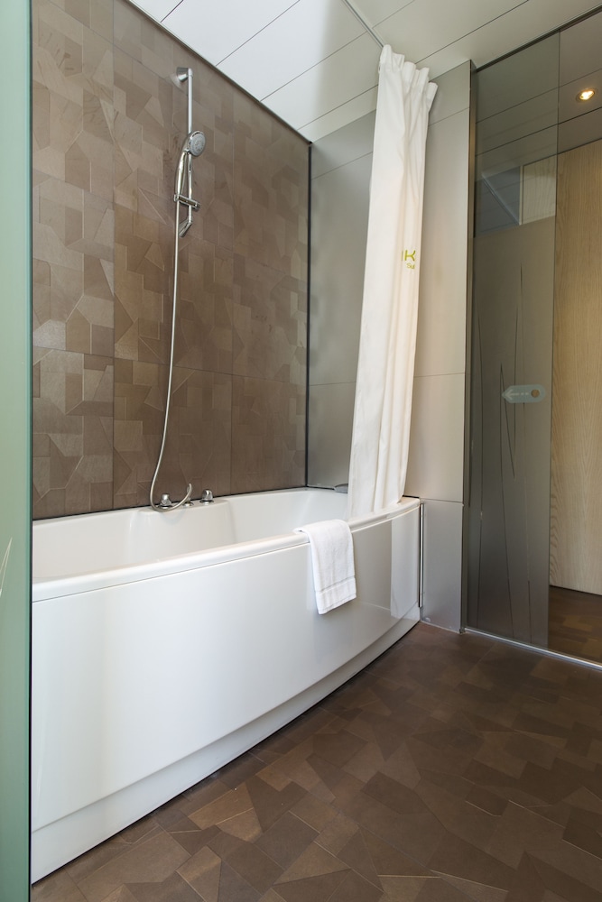 Ako Suite Hotel 3/37