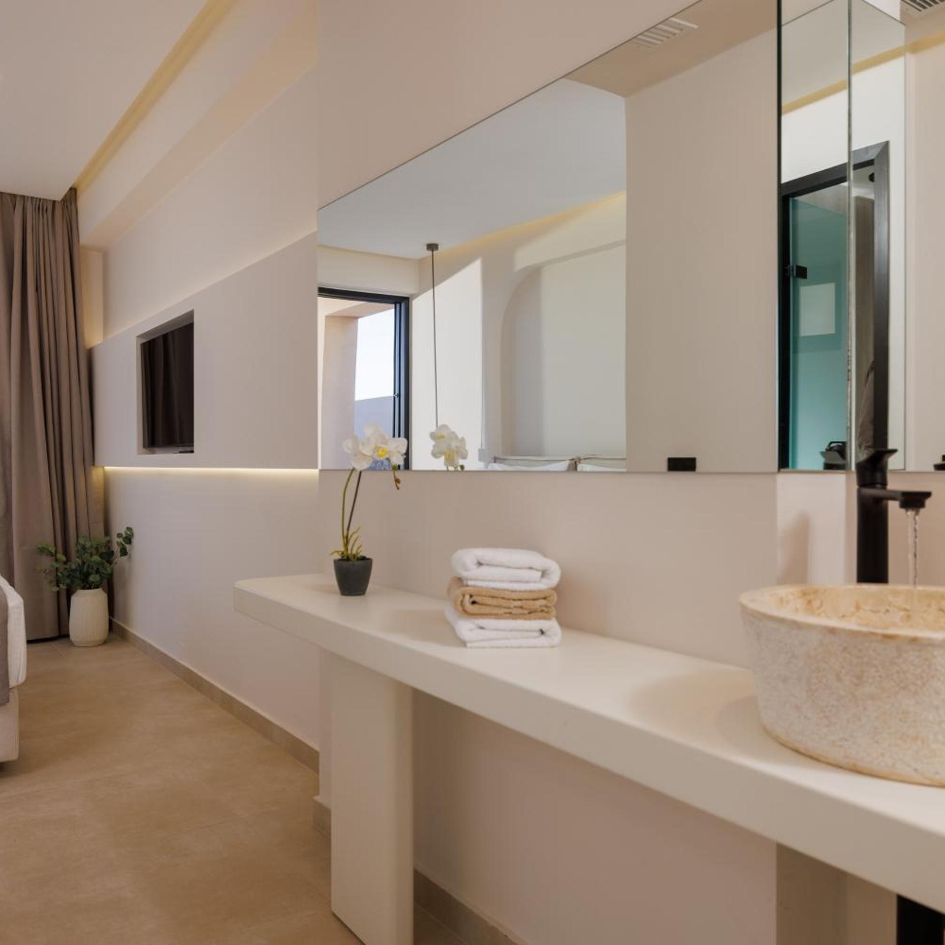 Sokratis LocoLux Villas & Suites 85/86