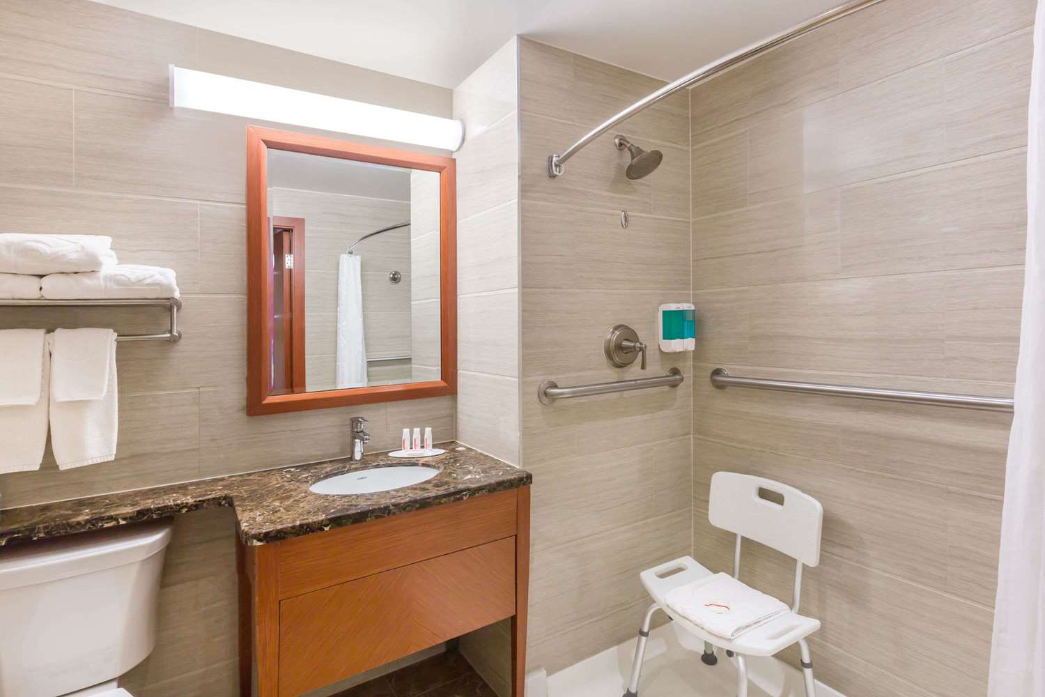 Ramada by Wyndham Flushing Queens 28/35
