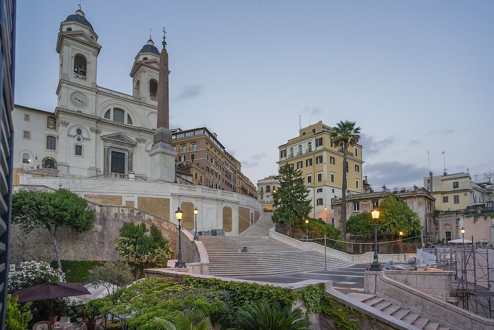 Les Diamants Spanish Steps Suite 3/46