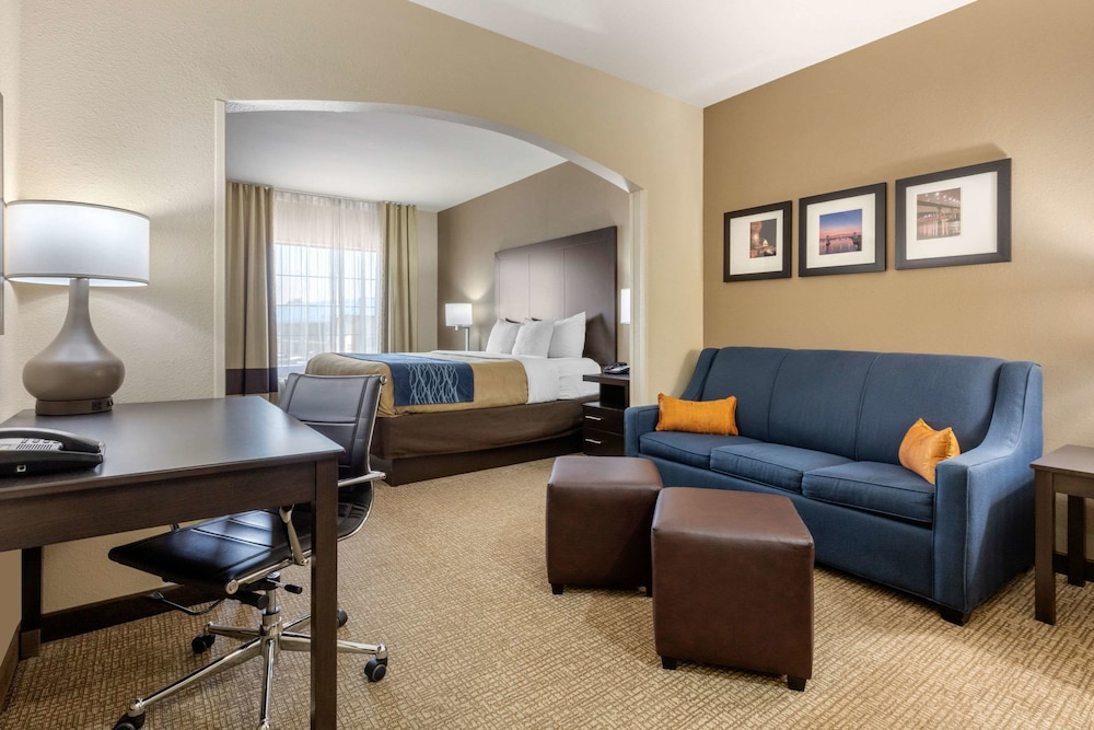Comfort Inn & Suites North Little Rock McCain Mall 25/38