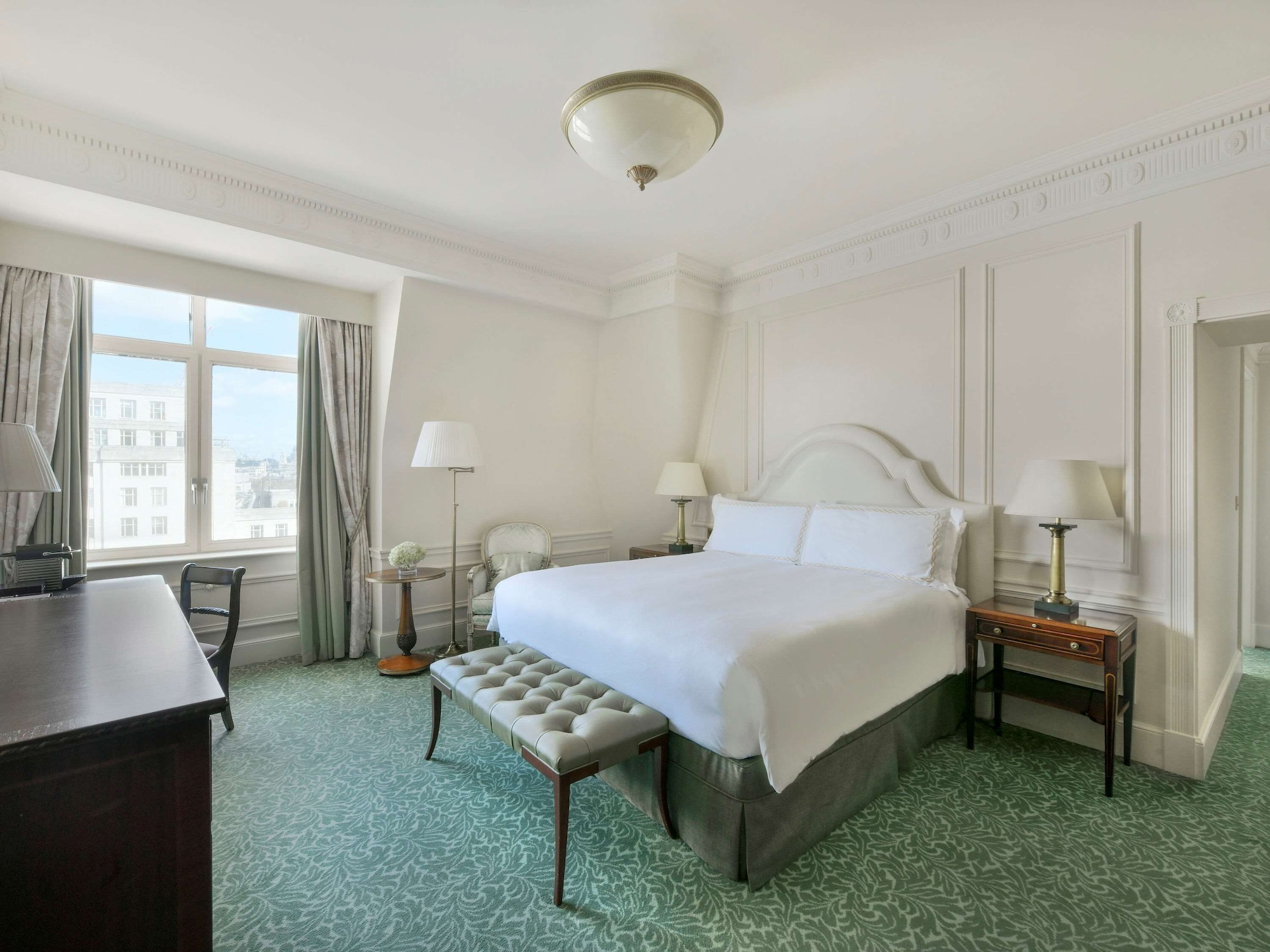 LUXURY, KING BED