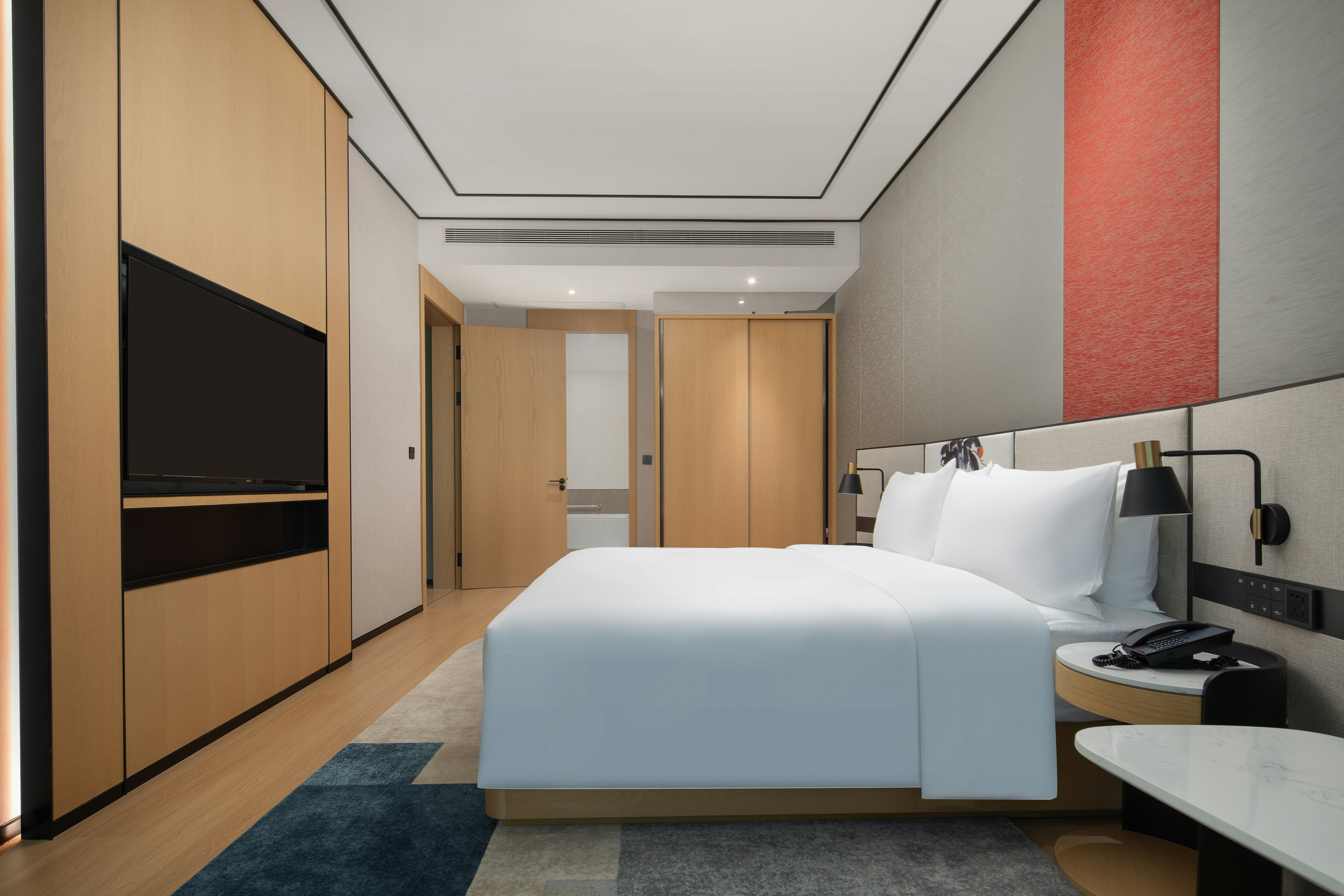 DELUXE, SUITE, KING BED