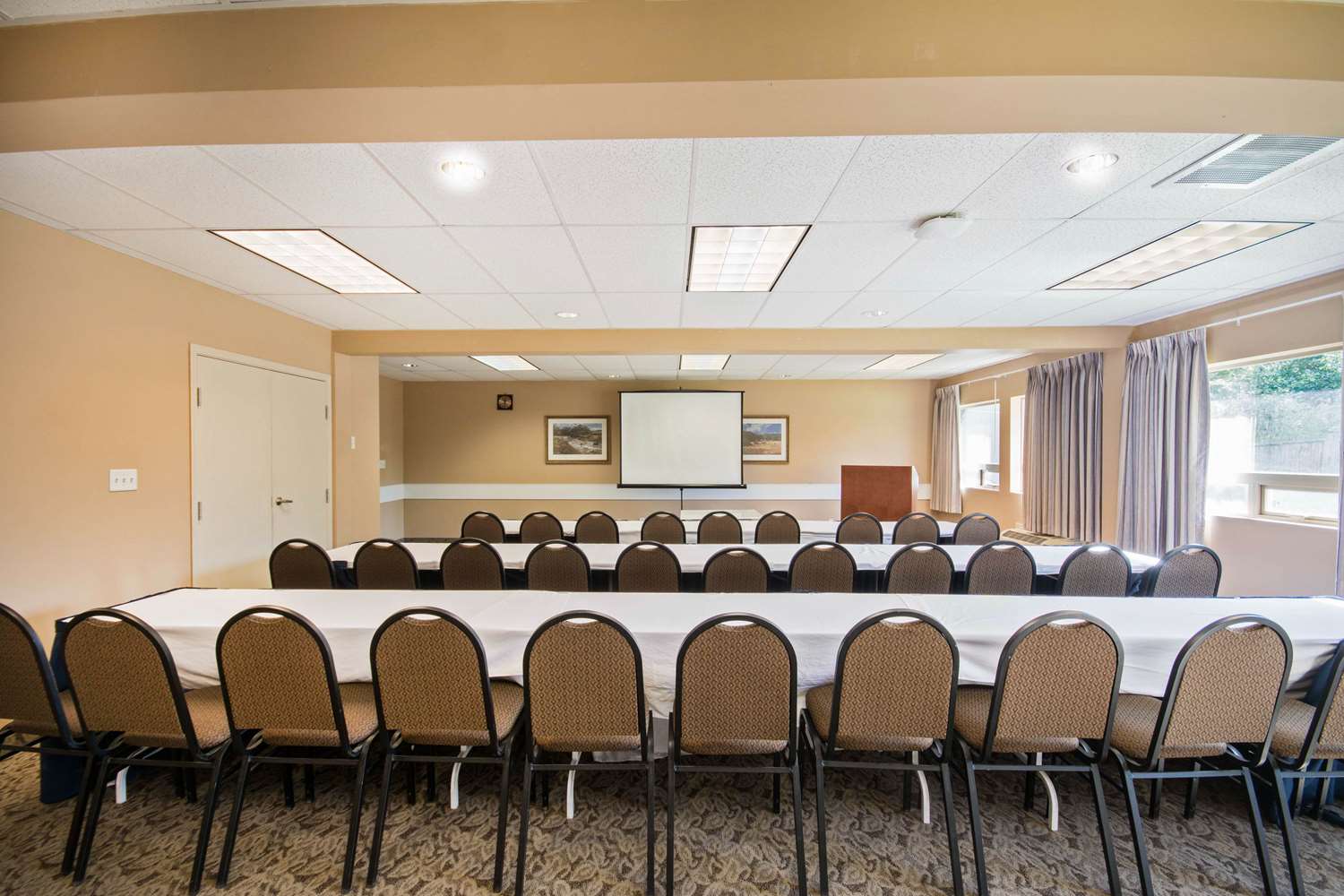 Comfort Inn & Suites Langley - Fraser Highway 8/12