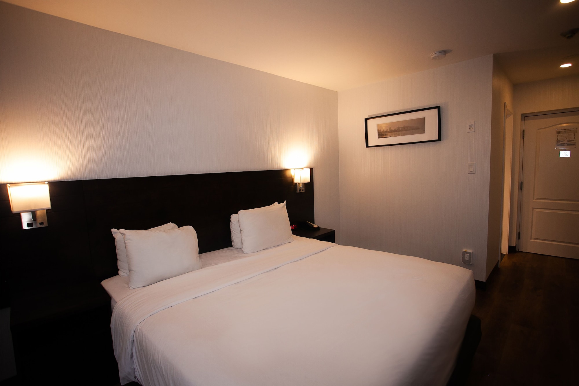 SUPERIOR, KING BED, KITCHENETTE