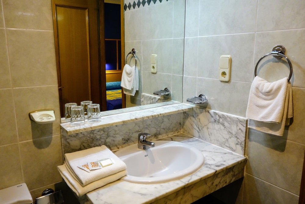Tripolis Toledo Hostal 32/44