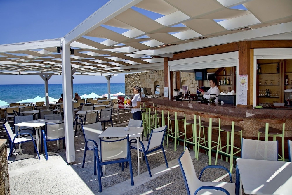 Jo-An Beach Hotel 67/93