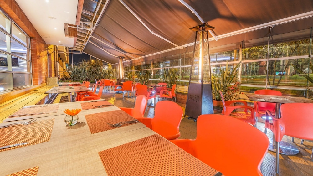 Hotel Plaza Suites 62/65