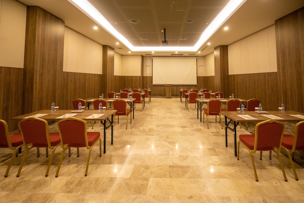 Engin Otel 18/30