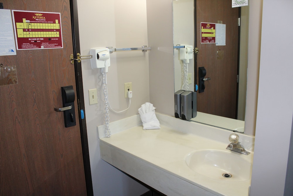 Coratel Inn and Suites Maple Grove 50/50