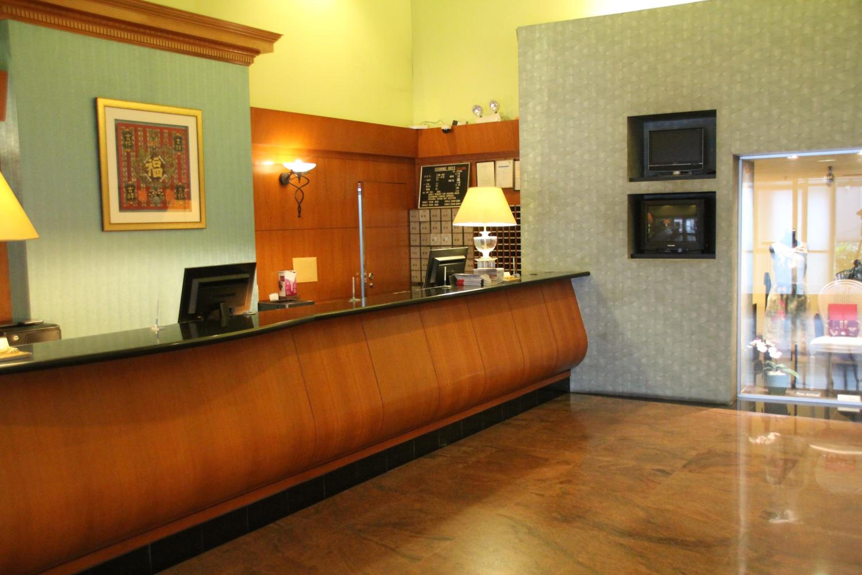 Strand Hotel 10/53